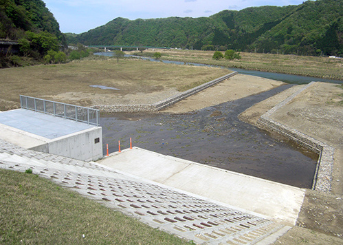(一)円山川水系 円山川 堤防嵩上工事